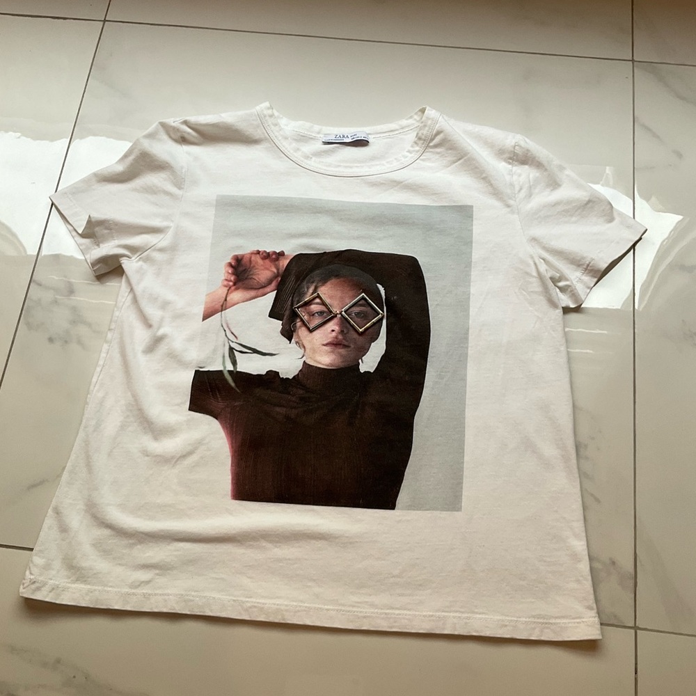 Zara white tee size small for women.